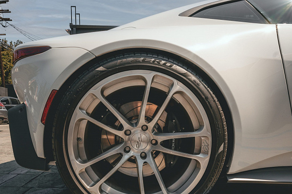 Фото дисков CEC C882 Глянцевый лак на Aston Martin Vantage 4