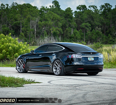 Фото дисков BC Forged HCA381 на Tesla Model S