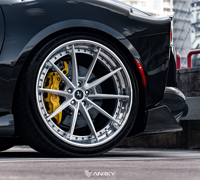 Фото дисков Anrky AN38 на Ferrari 812