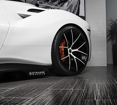 Фото дисков Strasse Wheels SM5R Deep Concave Monoblock на Ferrari 488
