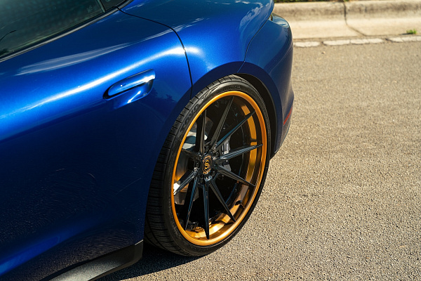 Фото дисков Strasse Wheels SV10 Deep Concave FS Черный глянец на Porsche Taycan I