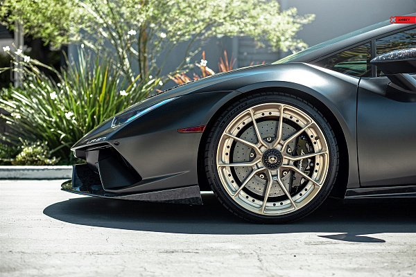 Фото дисков Anrky AN22 Сатиновая шампань на Lamborghini Huracan