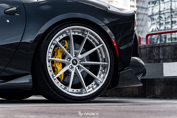 Фото дисков Anrky AN38 Глянцевый лак на Ferrari 812