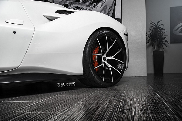 Фото дисков Strasse Wheels SM5R Deep Concave Monoblock Другой цвет на Ferrari 488