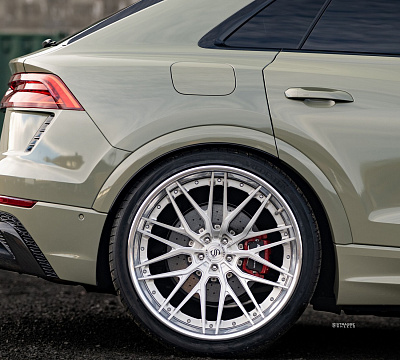 Фото дисков Strasse Wheels SV10M Deep Concave FS на Audi Q8