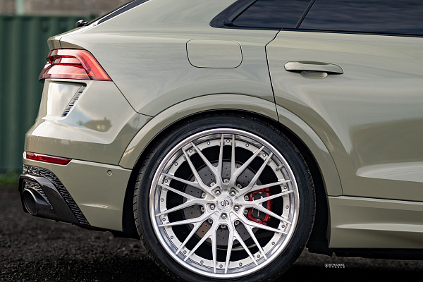 Фото дисков Strasse Wheels SV10M Deep Concave FS Глянцевый лак на Audi Q8