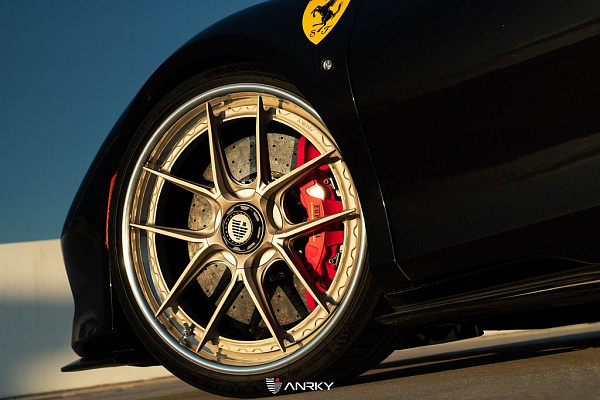 Фото дисков Anrky XR-301 Сатиновое золото на Ferrari F8