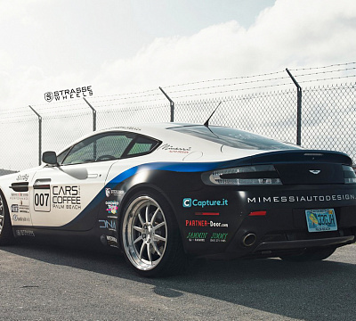 Фото дисков Strasse Wheels R10 Performance на Aston Martin Vantage 2