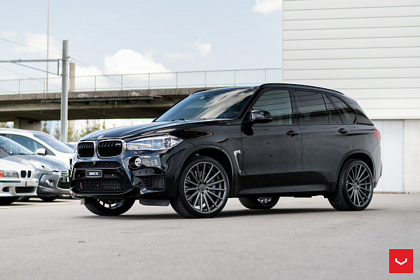 Фото дисков Vossen VFS-2 Глянцевый графит на BMW X5/X5 M (F15/F85)