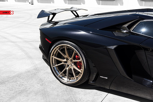 Фото дисков Anrky AN32 Сатиновая шампань на Lamborghini Aventador