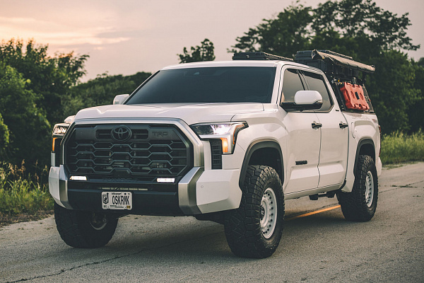 Фото дисков Black Rhino AXLE Белый сатин на Toyota Tundra III