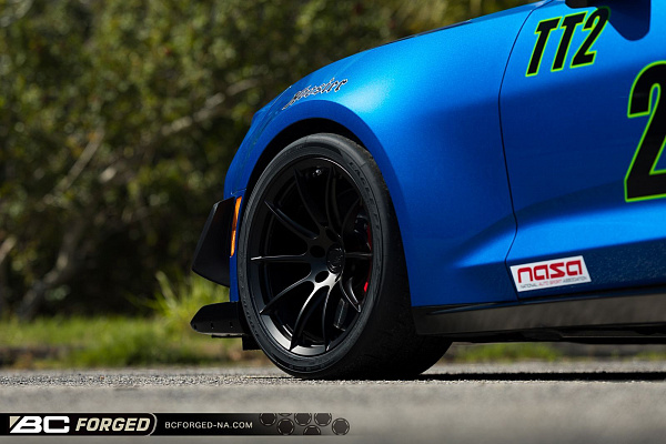 Фото дисков BC Forged KL13 Черный матовый на Chevrolet Camaro VI