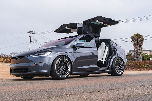Фото дисков Anrky AN39 Глянцевый графит на Tesla Model X