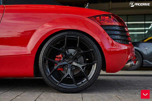 Фото дисков Vossen HF-5 Черный глянец на Audi TT (8J)