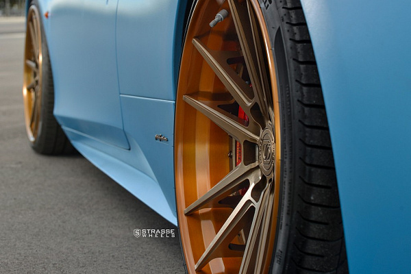 Фото дисков Strasse Wheels SV1 Deep Concave FS Сатиновая темная бронза на Ferrari 458