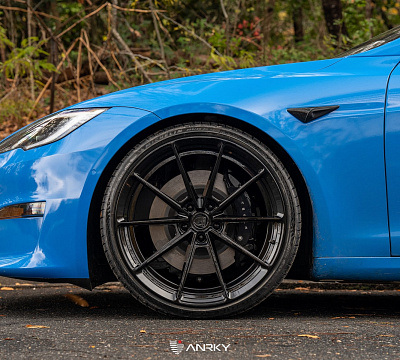 Фото дисков Anrky AN28 на Tesla Model S