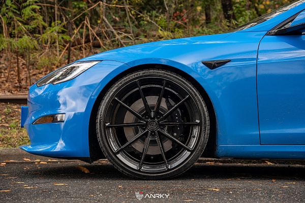 Фото дисков Anrky AN28 Черный глянец на Tesla Model S