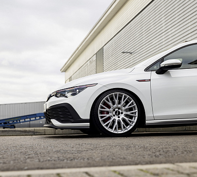 Фото дисков Rotiform LSE на Volkswagen Golf VIII