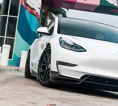 Фото дисков HRE FF21 на Tesla Model 3