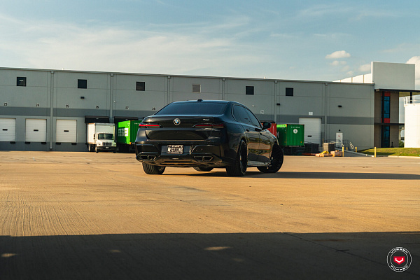 Фото дисков Vossen S17-14 Черный глянец на BMW 7 (G70)