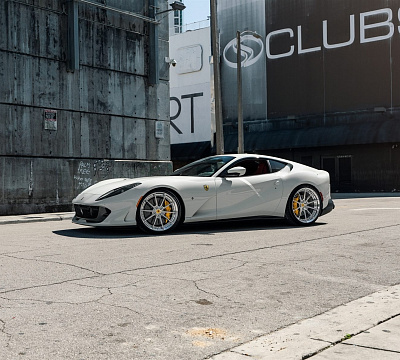 Фото дисков Anrky AN28 на Ferrari 812