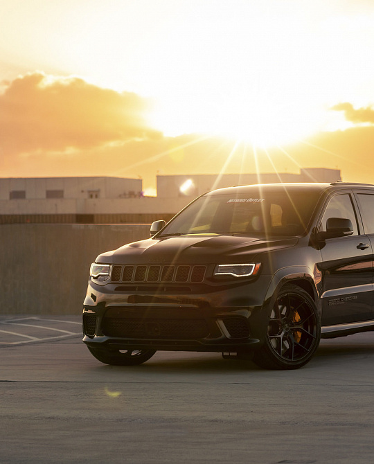 Фото дисков HF-5 Черный глянец на Jeep Grand Cherokee IV
