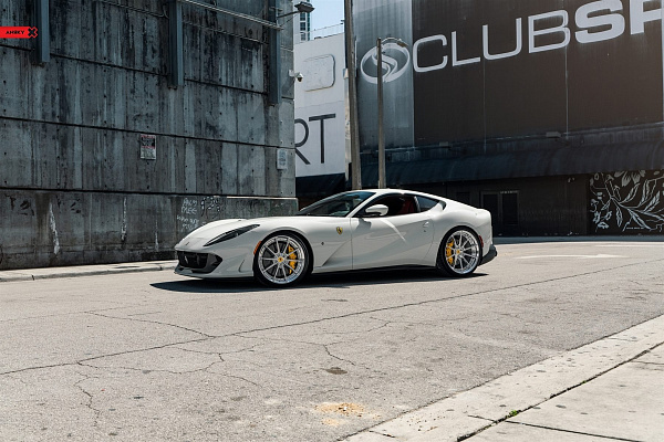 Фото дисков Anrky AN28 Полированный лак на Ferrari 812