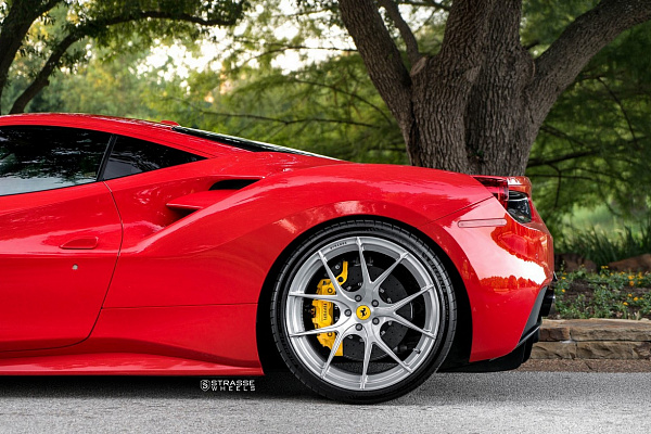 Фото дисков Strasse Wheels SM5R Deep Concave Monoblock Глянцевый лак на Ferrari 488