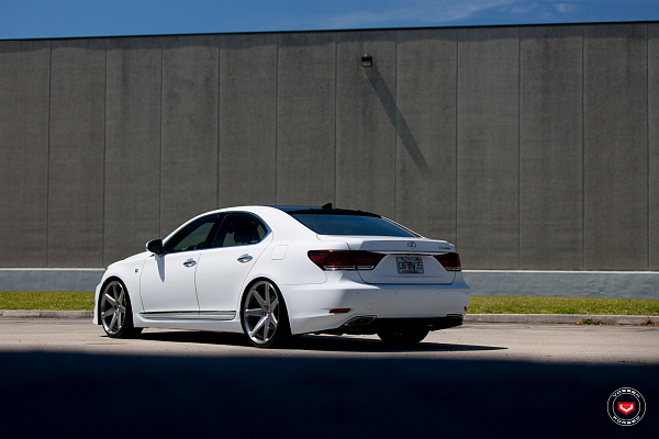 Фото дисков Vossen CG-207 Глянцевый лак на Lexus LS IV