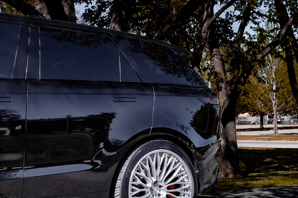 Фото дисков Anrky RF-340 Глянцевый лак на Range Rover Sport III
