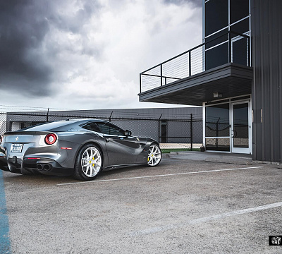 Фото дисков HRE P101 на Ferrari F12