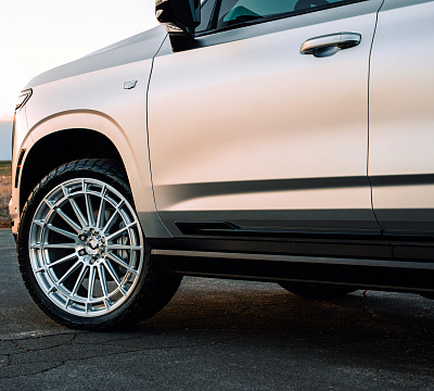 Фото дисков Vossen LCX-01 на Cadillac Escalade V