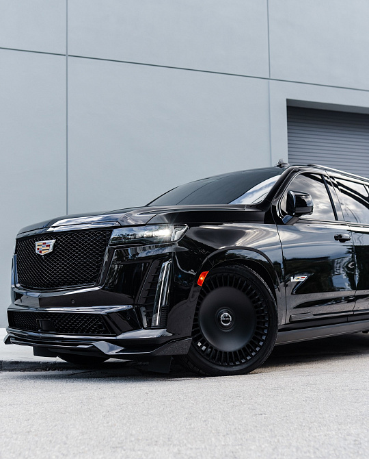 Фото дисков LX16 Черный сатин на Cadillac Escalade V