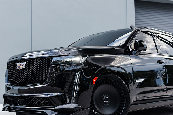 Фото дисков Brixton Forged LX16 Черный сатин на Cadillac Escalade V