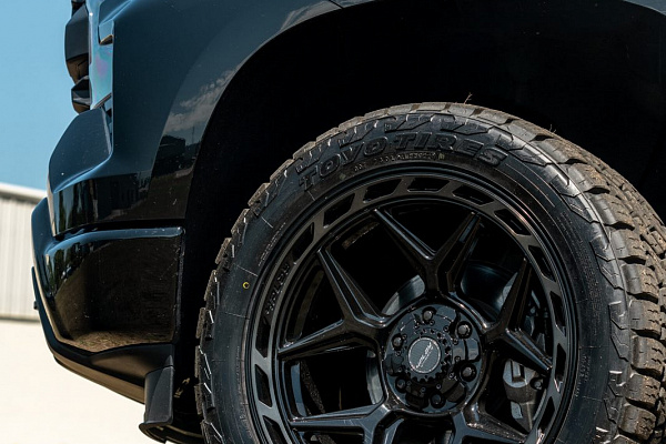Фото дисков 4PLAY 4P55 Черный глянец на Chevrolet Silverado IV