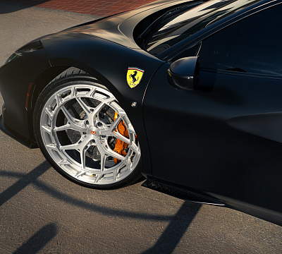 Фото дисков Vossen LC3-01T на Ferrari F8