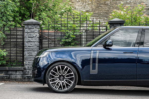 Фото дисков Kahn Pace Car  на Range Rover V