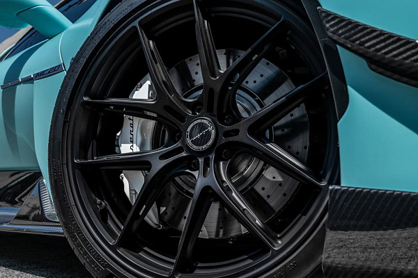 Фото дисков Brixton Forged FDE01 Черный сатин на Maserati MC20