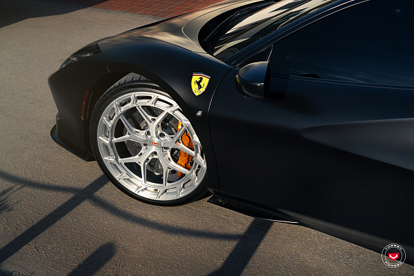 Фото дисков Vossen LC3-01T Глянцевый лак на Ferrari F8