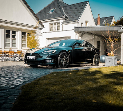Фото дисков Vossen VFS-2 на Tesla Model S