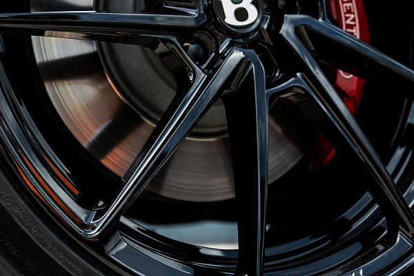 Фото дисков Anrky AN23 Черный глянец на Bentley Flying Spur III