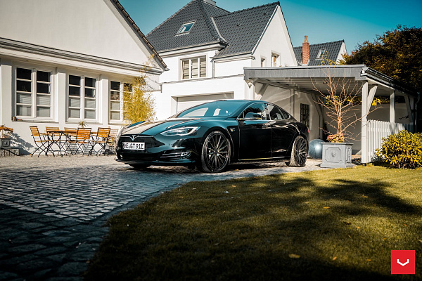 Фото дисков Vossen VFS-2 Глянцевый темный лак на Tesla Model S