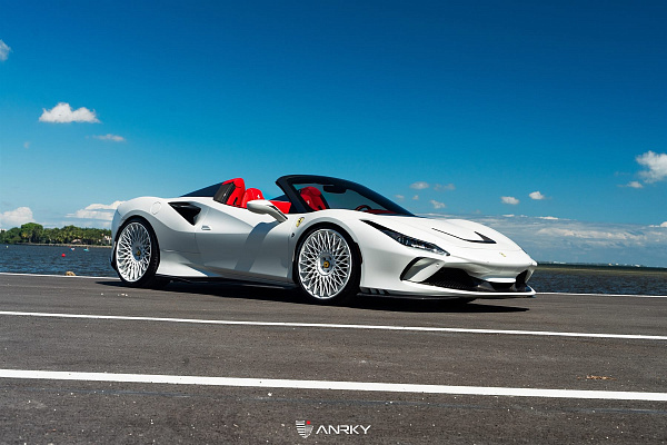 Фото дисков Anrky RS7.3 Белый сатин на Ferrari F8