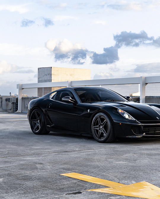 Фото дисков SV2 Deep Concave Duoblock Другой цвет на Ferrari 599