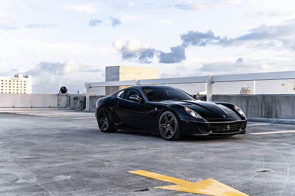 Фото дисков Strasse Wheels SV2 Deep Concave Duoblock Другой цвет на Ferrari 599