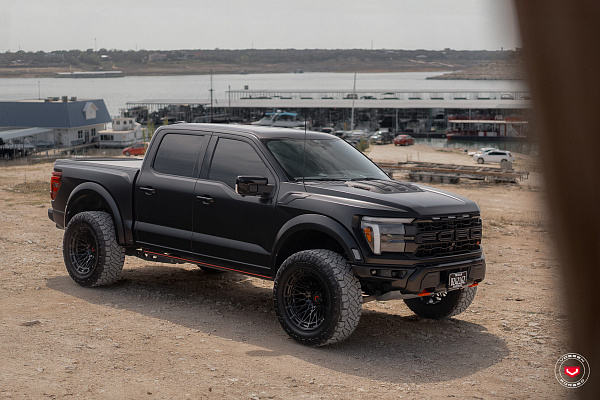 Фото дисков Vossen LCX-03 Черный глянец на GMC Sierra IV