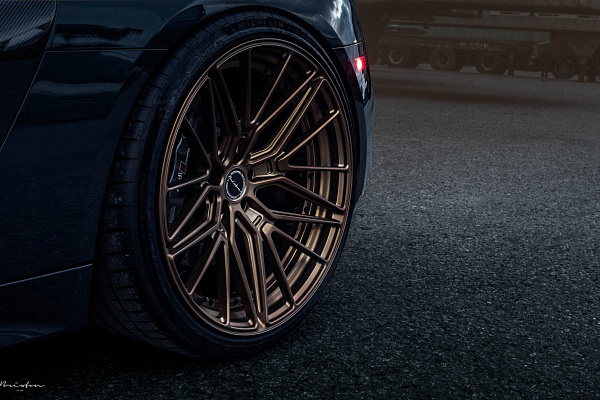 Фото дисков Brixton Forged VL4 Сатиновая бронза на Audi R8 (4S)