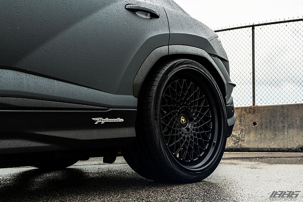 Фото дисков 1886 Wheels S009 Черный сатин на Lamborghini Urus