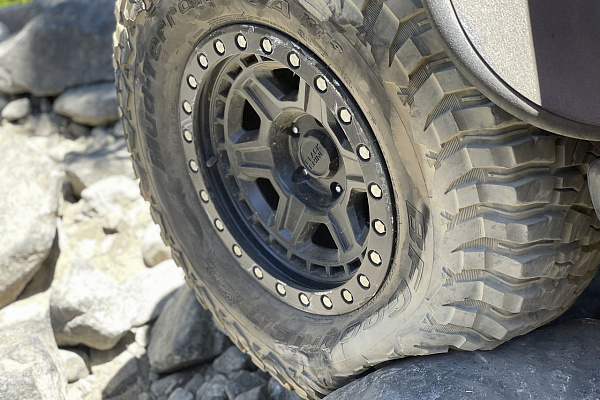 Фото дисков Black Rhino RENO Черный сатин на Jeep Wrangler III (JK)