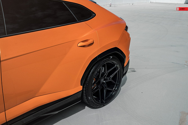 Фото дисков Anrky S1-X4 Черный глянец на Lamborghini Urus